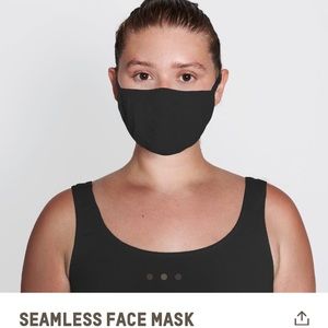 SKIMS Seamless Face Mask in Onyx